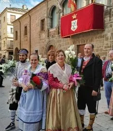 Foto 22 - FOTOS: Colorida y festiva ofrenda floral a la Virgen de los Milagros
