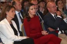 Foto 3 - MEGA-GALER&Iacute;A: Multitudinario recibimiento a Do&ntilde;a Letizia en El Burgo