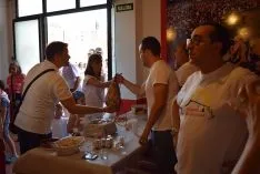 Recogida de la tajada cruda en las cuadrillas de El Salvador y San Juan. /SN.