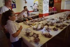 Recogida de la tajada cruda en las cuadrillas de El Salvador y San Juan. /SN.