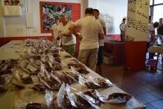 Recogida de la tajada cruda en las cuadrillas de El Salvador y San Juan. /SN.