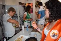 Recogida de la tajada cruda en las cuadrillas de El Salvador y San Juan. /SN.