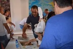 Recogida de la tajada cruda en las cuadrillas de El Salvador y San Juan. /SN.