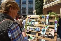 Mercadillo infantil en la plaza del Rosel.