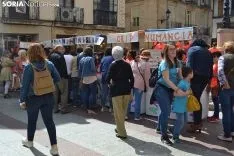 Mercadillo infantil en la plaza del Rosel.