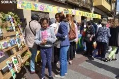 Mercadillo infantil en la plaza del Rosel.