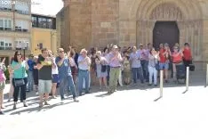Imagen de la concentración ante el Palacio Provincial previa al pleno. /SN