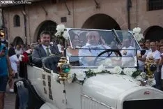 Desfile Jurados antes del Pregón / María Ferrer