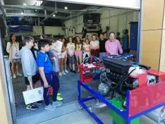 Foto 12 - 111 alumnos descubren la FP del Pico Frentes donde se aprende haciendo