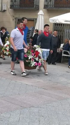 Una de las imágenes de la ofrenda floral agredeña. /Ainalb Alomar