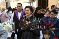 Una imagen de la ofrenda floral a la Virgen de los Milagros. /I. Grijalbo