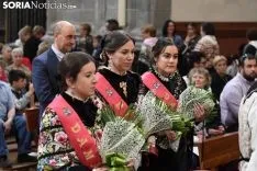 Una imagen de la ofrenda floral a la Virgen de los Milagros. /I. Grijalbo