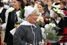 Una imagen de la ofrenda floral a la Virgen de los Milagros. /I. Grijalbo