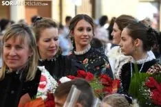 Una imagen de la ofrenda floral a la Virgen de los Milagros. /I. Grijalbo
