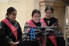 Una imagen de la ofrenda floral a la Virgen de los Milagros. /I. Grijalbo