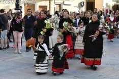 Una imagen de la ofrenda floral a la Virgen de los Milagros. /I. Grijalbo