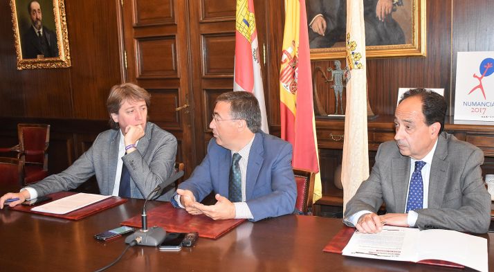 Carlos Martínez, (izda.), Ángel Marinero y Manuel López este martes. /Ayto.