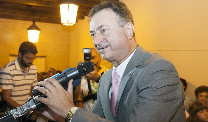 Alonso, en el balcón consistorial en unas fiestas patronales. 