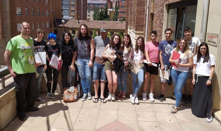 Jóvenes participantes en el último curso formativo de la Cámara en su clausura, este martes. /CCS