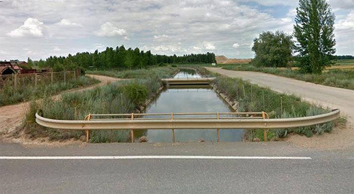 El canal del Esla bajo la CL-621. /GM