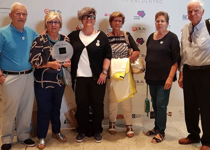 La cocinera agredeña, acompañada por familiares y amigos. /Marta Gutiérrez