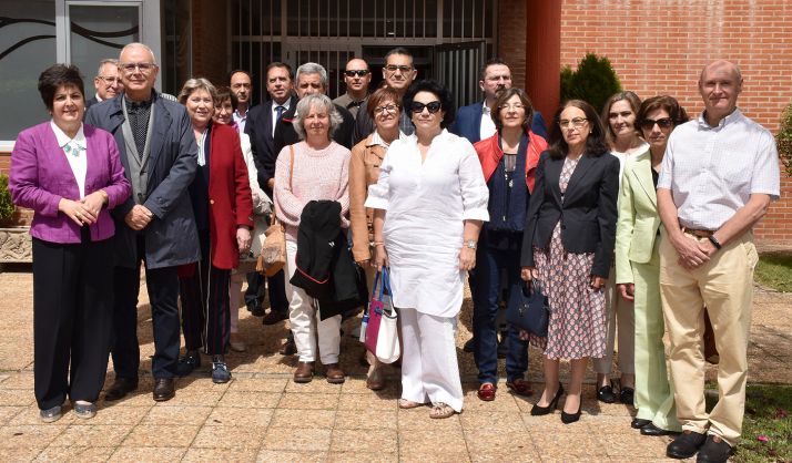 Los docentes jubilados en una imagen de este viernes. /Jta.