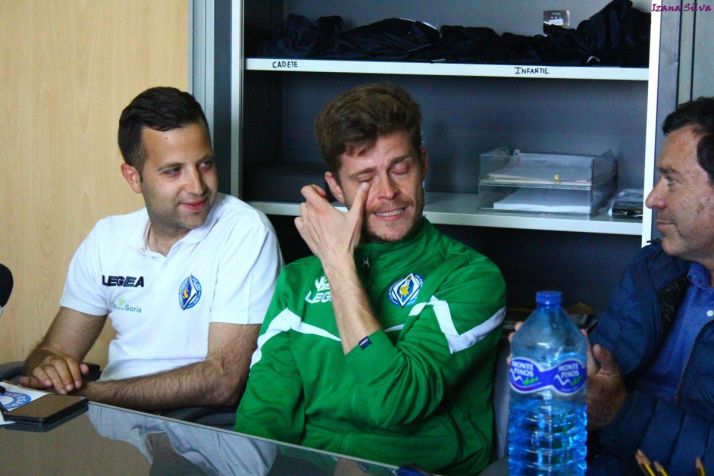 Javi Modrego, entre lágrimas, anuncia su adiós como entrenador del CD San José. CD San José