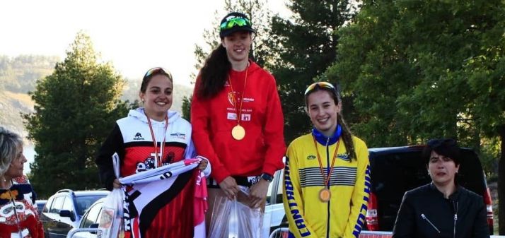 María Mediavilla, en lo más alto del podio en Aguilar del Campo. 