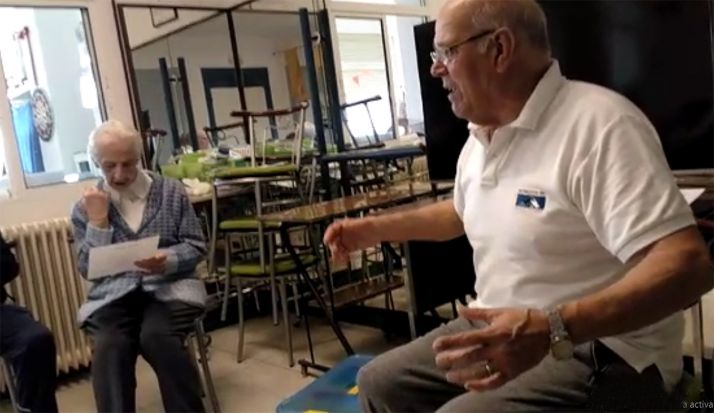 Afectados por la dolencia en una terapia desarrollada en el centro. /APS