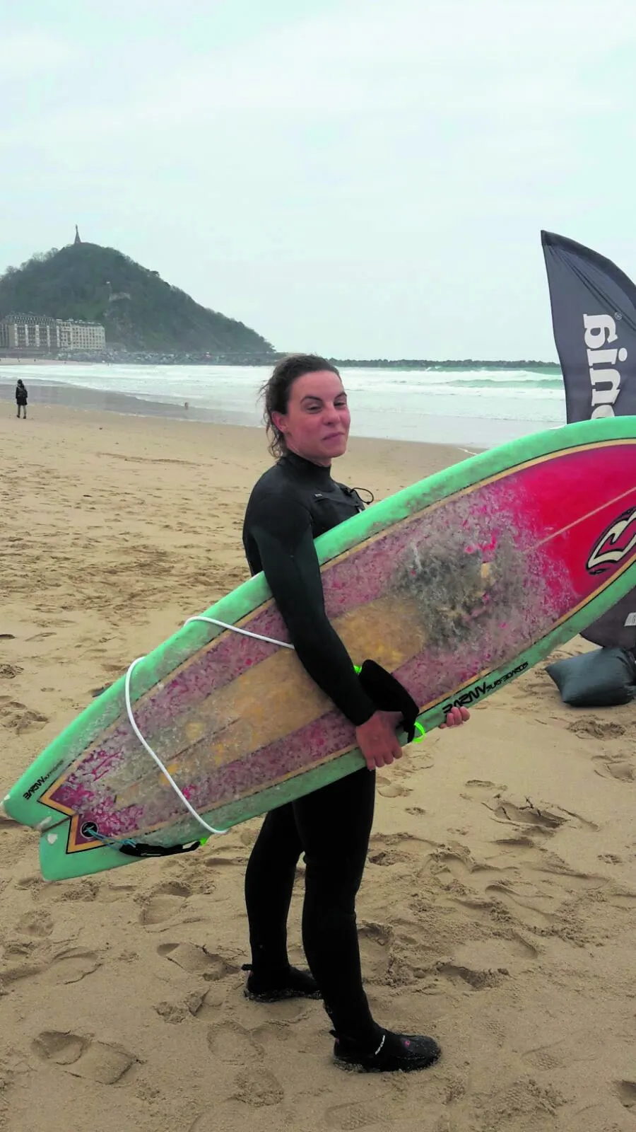 Foto 2 - Surf conciliador en el norte: la vigilante soriana de La Concha protege la Pachamama