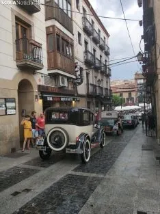 Una imagen del desfile a su paso por la calle Numancia. /SN