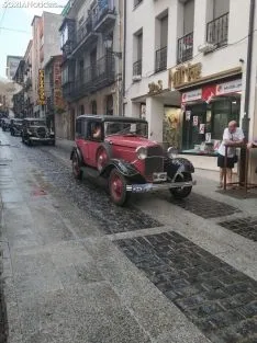 Una imagen del desfile a su paso por la calle Numancia. /SN