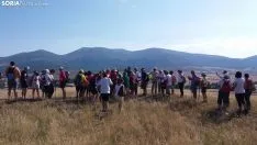 Los participantes, en una de las pausas del recorrido. /SN