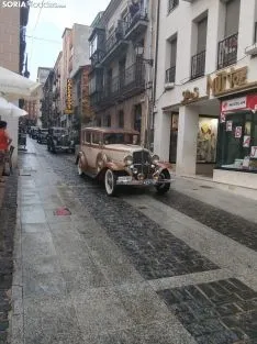 Una imagen del desfile a su paso por la calle Numancia. /SN
