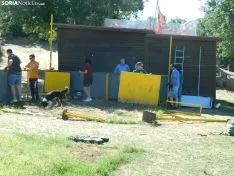 Faenas de desmontaje de chiringuitos este sábado. /SN