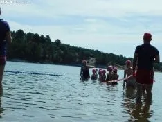 Foto 23 - 75 participantes en la primera traves&iacute;a a nado del Pantano