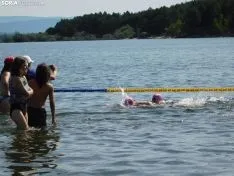 Foto 17 - 75 participantes en la primera traves&iacute;a a nado del Pantano