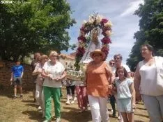 Foto 28 - Devoci&oacute;n y calor en la romer&iacute;a de Santos Nuevos