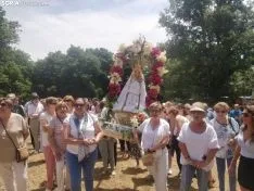 Foto 12 - Devoci&oacute;n y calor en la romer&iacute;a de Santos Nuevos