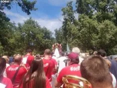 Foto 5 - Devoci&oacute;n y calor en la romer&iacute;a de Santos Nuevos
