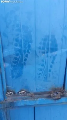 Huellas de calzado dejadas por uno de los ladrones. /SN