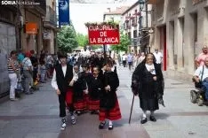 Procesión Lunes de Bailas / María Ferrer