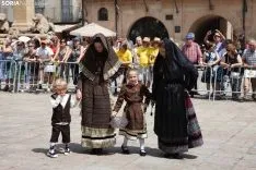 Procesión Lunes de Bailas / María Ferrer