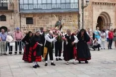 Procesión Lunes de Bailas / María Ferrer