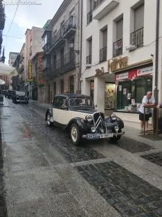 Una imagen del desfile a su paso por la calle Numancia. /SN