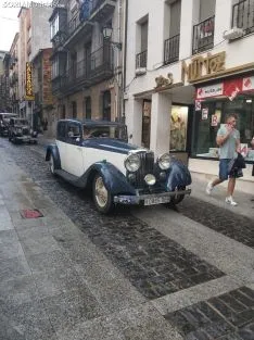 Una imagen del desfile a su paso por la calle Numancia. /SN