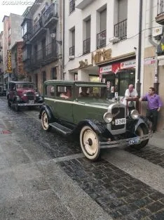 Una imagen del desfile a su paso por la calle Numancia. /SN