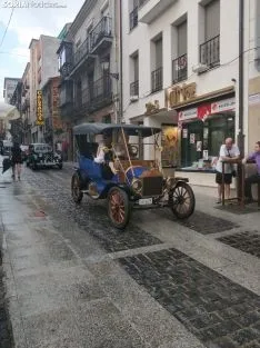 Una imagen del desfile a su paso por la calle Numancia. /SN