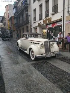 Una imagen del desfile a su paso por la calle Numancia. /SN