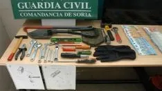 Material y dinero intervenidos en la operación. /GC
